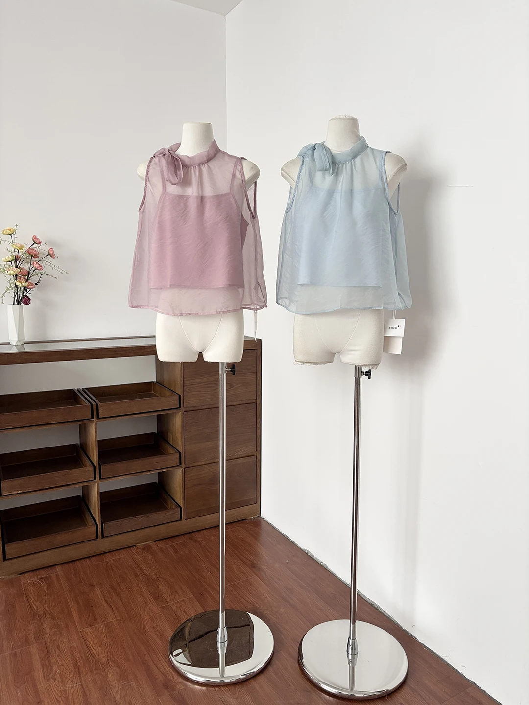 Summer 2026 Women's Sweet Style Knot Mesh Vest Cover up Two Piece Set Polyester Fiber Sleeveless Pure Color
Summer 2026 Women's Sweet Style Knot Mesh Vest Cover up Two Piece Set Polyester Fiber Sleeveless Pure Color