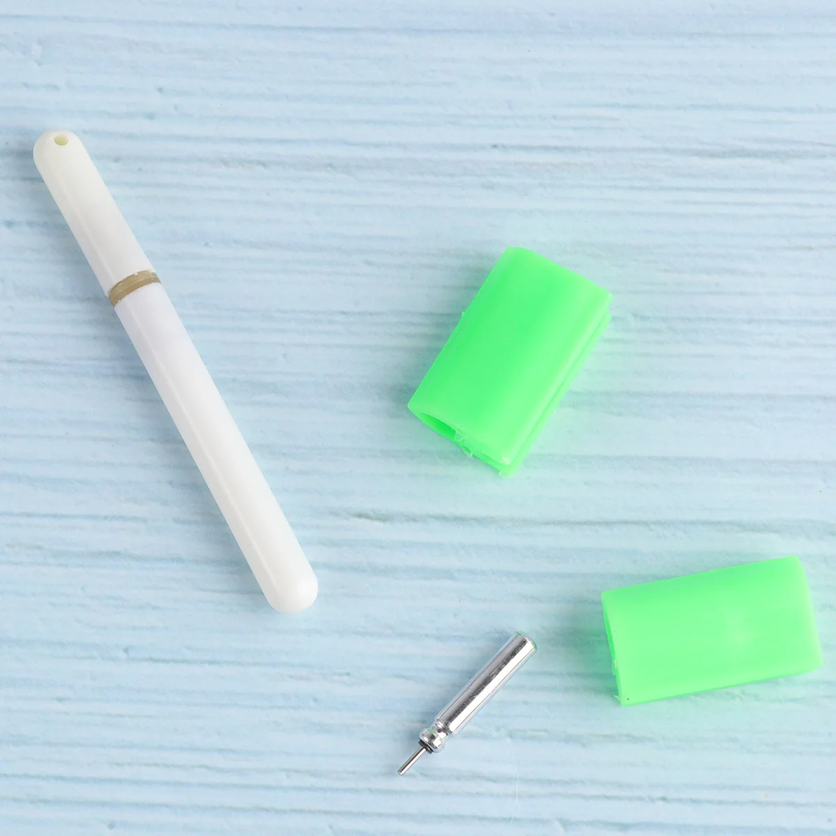 7.7cm 6.5g Fishing Rod Light Stick Glow in Dark Night Fishing Waterproof Luminous Electronic LED Lamp with 2 Buckles Green
7.7cm 6.5g Fishing Rod Light Stick Glow in Dark Night Fishing Waterproof Luminous Electronic LED Lamp with 2 Buckles Green