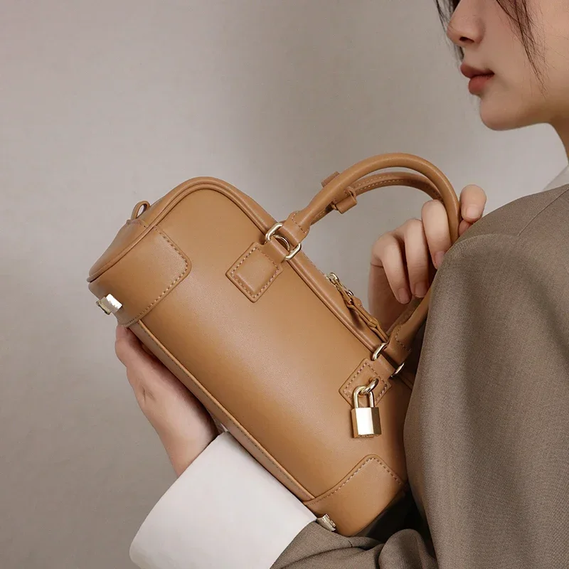 Women Cowhide Shoulder Bag Female Genuine Grade Leather Small Handbag Ladies Designer Luxury Fashion High Quality Crossbody Bag
Women Cowhide Shoulder Bag Female Genuine Grade Leather Small Handbag Ladies Designer Luxury Fashion High Quality Crossbody Bag