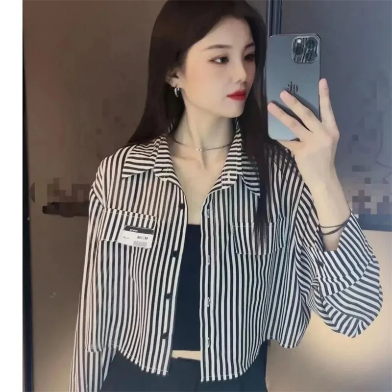 Spring Summer Women Narrow Stripes Short Shirt Korean Ladies Long Sleeves Shirts 2025 Female Fashion Chiffon Cardigan Blouse Top
Spring Summer Women Narrow Stripes Short Shirt Korean Ladies Long Sleeves Shirts 2025 Female Fashion Chiffon Cardigan Blouse Top