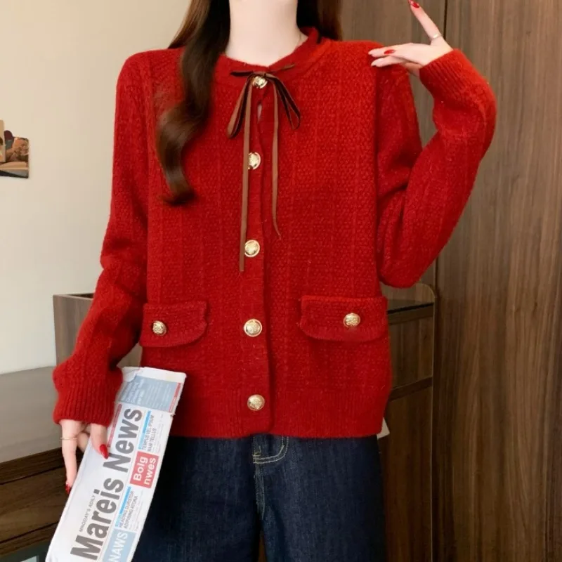 Модный женский трикотаж больших размеров для похудения, осенне-зимняя новинка, стильный длинный свитер-болеро в стиле боевой доспехи
Модный женский трикотаж больших размеров для похудения, осенне-зимняя новинка, стильный длинный свитер-болеро в стиле боевой доспехи