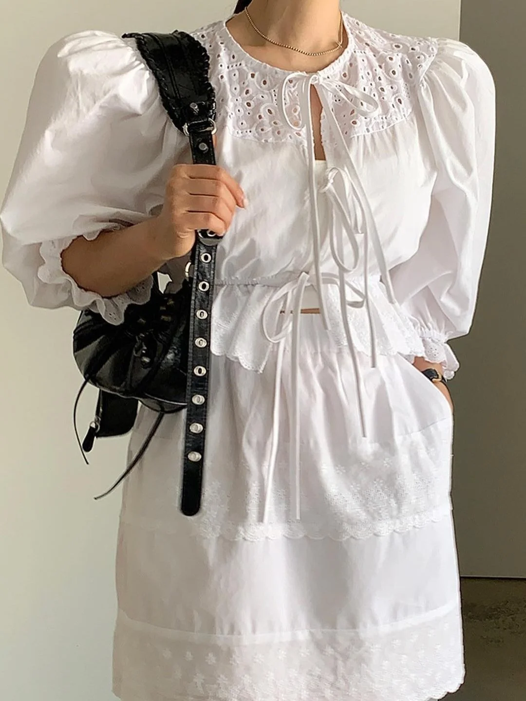 Chic Vintage Lace Shirt And Half Skirt Set Women's Fashionable Two-Piece Ensemble Breathable Lightweight Summer Casual Wear
Chic Vintage Lace Shirt And Half Skirt Set Women's Fashionable Two-Piece Ensemble Breathable Lightweight Summer Casual Wear