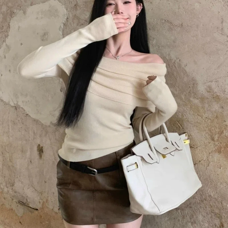 Retro Off-shoulder One-length Collar Long Sleeve Base Sweater Women's Pure Backless Temperament Top
Retro Off-shoulder One-length Collar Long Sleeve Base Sweater Women's Pure Backless Temperament Top
