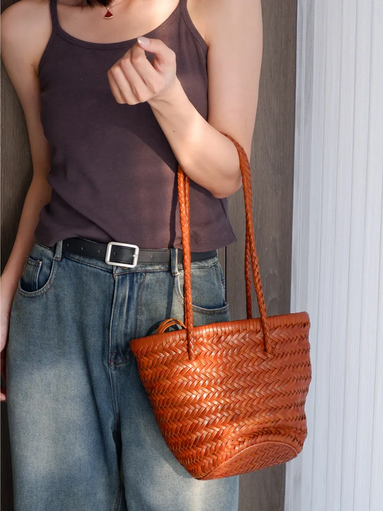 Fashion designers handmade first layer cowhide woven ladies handbag outdoor travel party genuine leather women's shoulder bag
Fashion designers handmade first layer cowhide woven ladies handbag outdoor travel party genuine leather women's shoulder bag