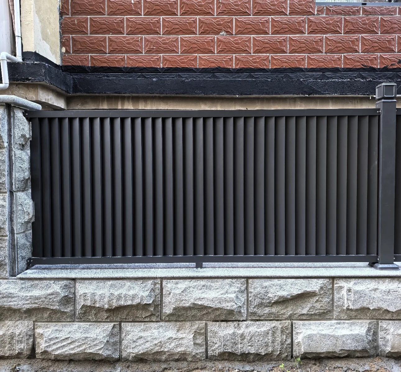 Outdoor Black Aluminum Alloy Heat Treated Privacy Shutter Fence With Slat Design For Courtyard And Terrace
Outdoor Black Aluminum Alloy Heat Treated Privacy Shutter Fence With Slat Design For Courtyard And Terrace