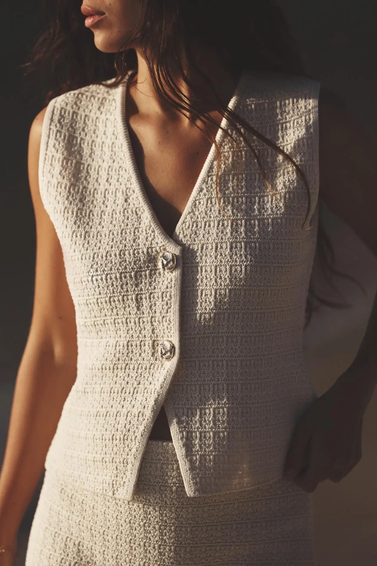 YY9820 ZA25 summer new women's French knitted top V-neck sleeveless textured vest vest vest 4192057
YY9820 ZA25 summer new women's French knitted top V-neck sleeveless textured vest vest vest 4192057