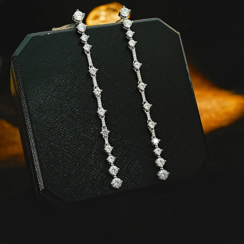 Light Luxury Tassel Lingdong 925 Silver Long Earrings Set with High Carbon Diamond Versatile Retro Style
Light Luxury Tassel Lingdong 925 Silver Long Earrings Set with High Carbon Diamond Versatile Retro Style