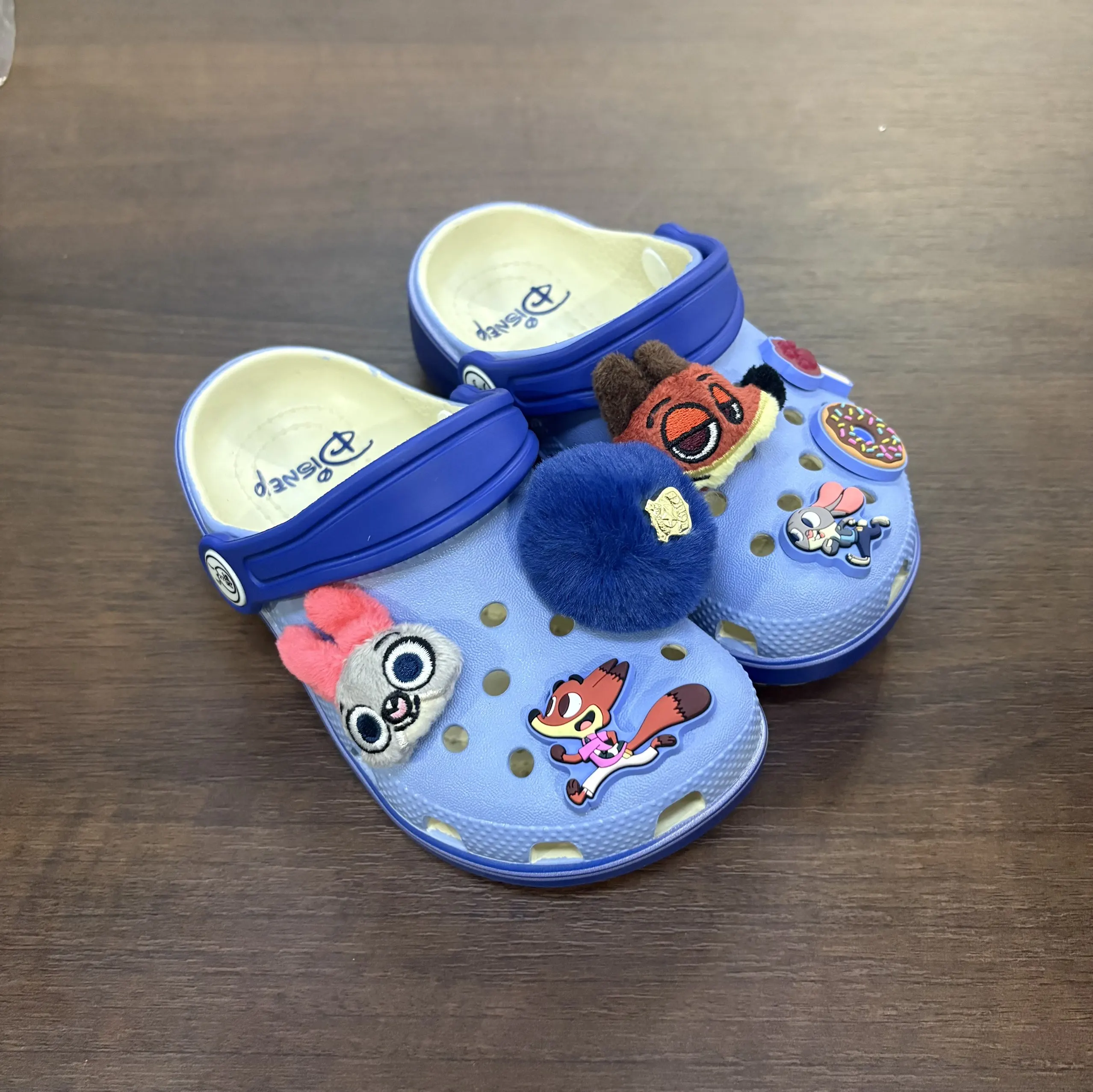 Сандалии Disney Zootopia 2 с отверстиями, Nick Wilde, Judy Hopps, Eva, милые домашние пляжные тапочки, летние тапочки для детей, подарки
Сандалии Disney Zootopia 2 с отверстиями, Nick Wilde, Judy Hopps, Eva, милые домашние пляжные тапочки, летние тапочки для детей, подарки