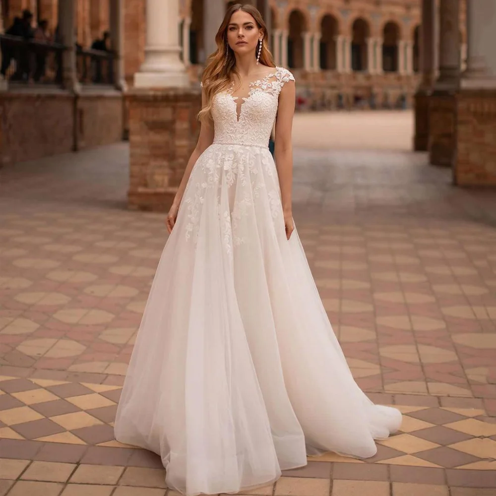 Tulle Customized Boho A Line Wedding Dresses Cap Sleeves Bride Dress Lace Applique Bridal Gowns Button Vestidos De Novia
Tulle Customized Boho A Line Wedding Dresses Cap Sleeves Bride Dress Lace Applique Bridal Gowns Button Vestidos De Novia