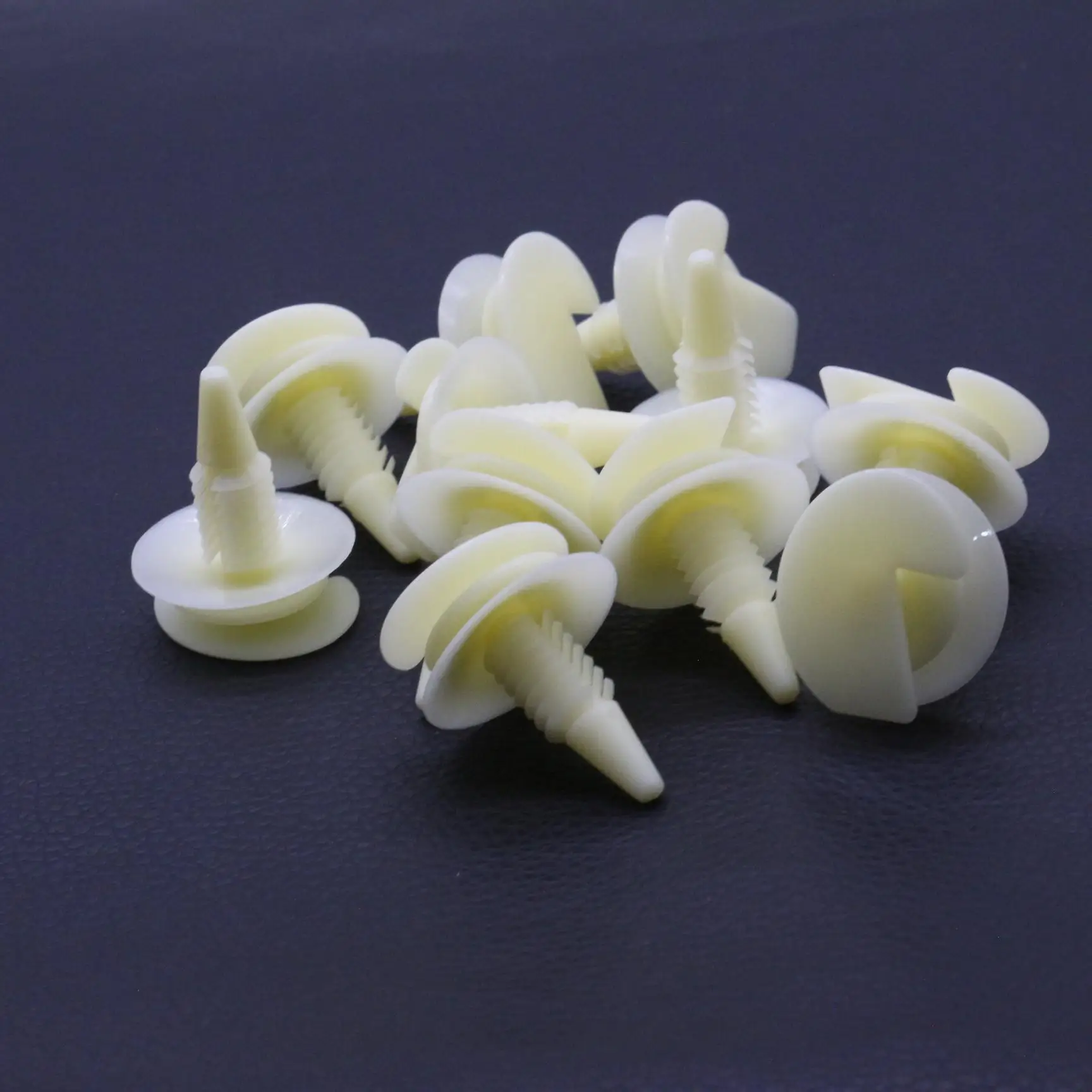 15 pcs Beige Nylon Door Trim Panel Fastener Clips Fit 1/4" Hole For GM Interior Moulding Retainers, Replacement Part 3065575
15 pcs Beige Nylon Door Trim Panel Fastener Clips Fit 1/4" Hole For GM Interior Moulding Retainers, Replacement Part 3065575
