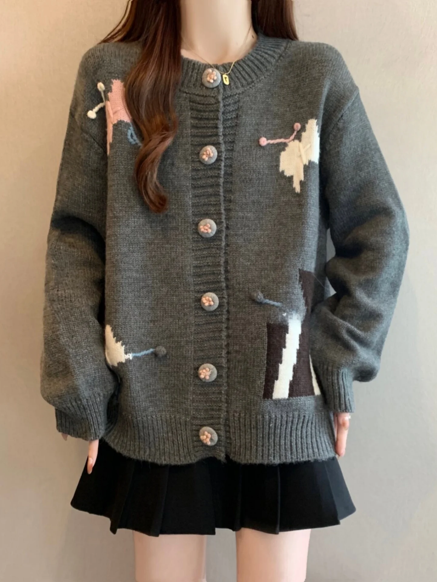 Chic Knitted Cardigan Women's Sweater with Knot Embroidery Slimming plus Size Spring Autumn Fashionable Top
Chic Knitted Cardigan Women's Sweater with Knot Embroidery Slimming plus Size Spring Autumn Fashionable Top