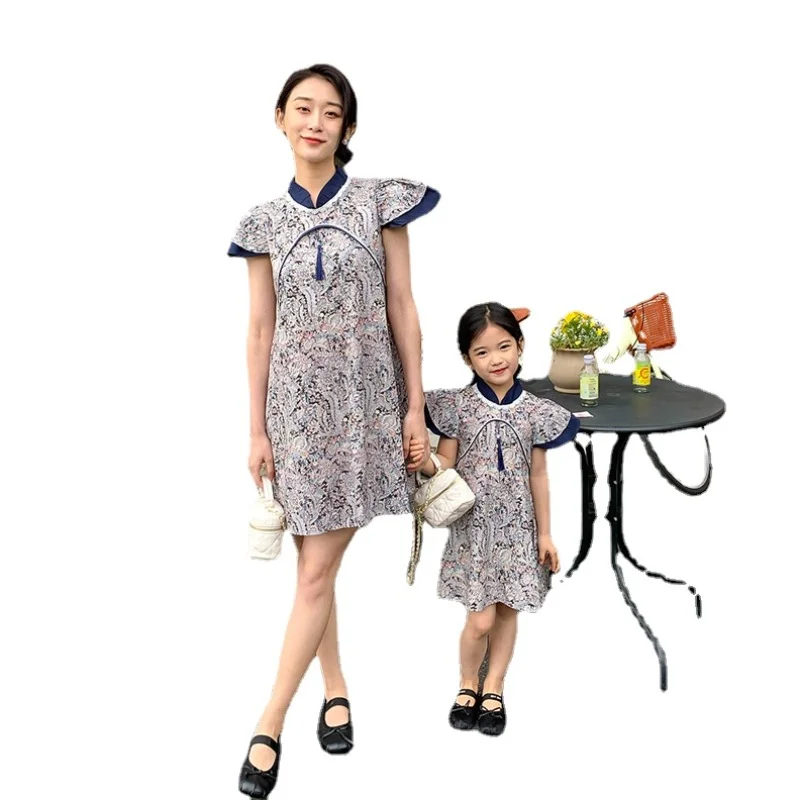 Child Traditional Chinese Style Kids Family Matching Outfits Baby Girls Qipao Dresses for Mother and Daughter Short Sleeve Dress
Child Traditional Chinese Style Kids Family Matching Outfits Baby Girls Qipao Dresses for Mother and Daughter Short Sleeve Dress