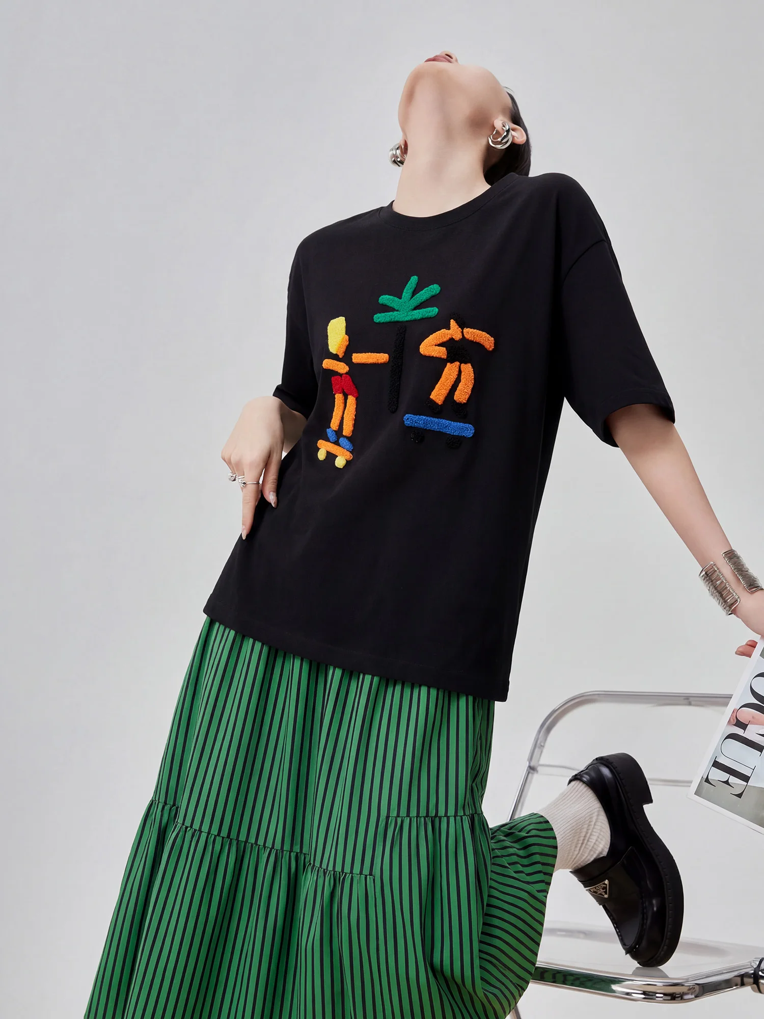 Black Short Sleeve T-Shirt Dress Embroidered Pattern Loose Splicing Anti-Aging Summer Casual Commute Style H-Shape A-Line Skirt
Black Short Sleeve T-Shirt Dress Embroidered Pattern Loose Splicing Anti-Aging Summer Casual Commute Style H-Shape A-Line Skirt