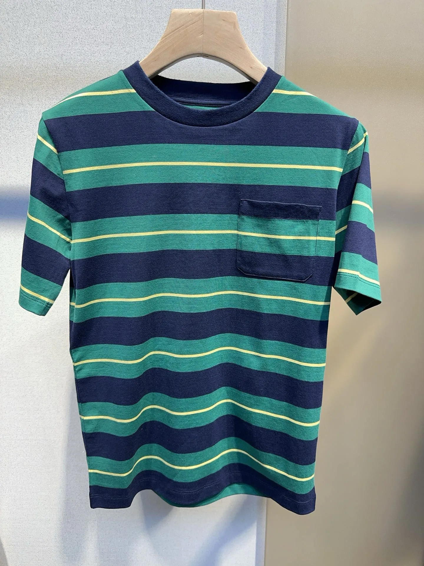 Classic Striped Series Essential Short Sleeved T-shirt Made Of Cotton, Soft And Comfortable, With A Neutral Wearing Style
Classic Striped Series Essential Short Sleeved T-shirt Made Of Cotton, Soft And Comfortable, With A Neutral Wearing Style