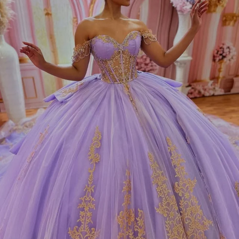 Customized lavender Quinceanera Dresses Off the Shoulder sequin applique Tull layering Bow Long tail Vestido 15 Quinceanera
Customized lavender Quinceanera Dresses Off the Shoulder sequin applique Tull layering Bow Long tail Vestido 15 Quinceanera