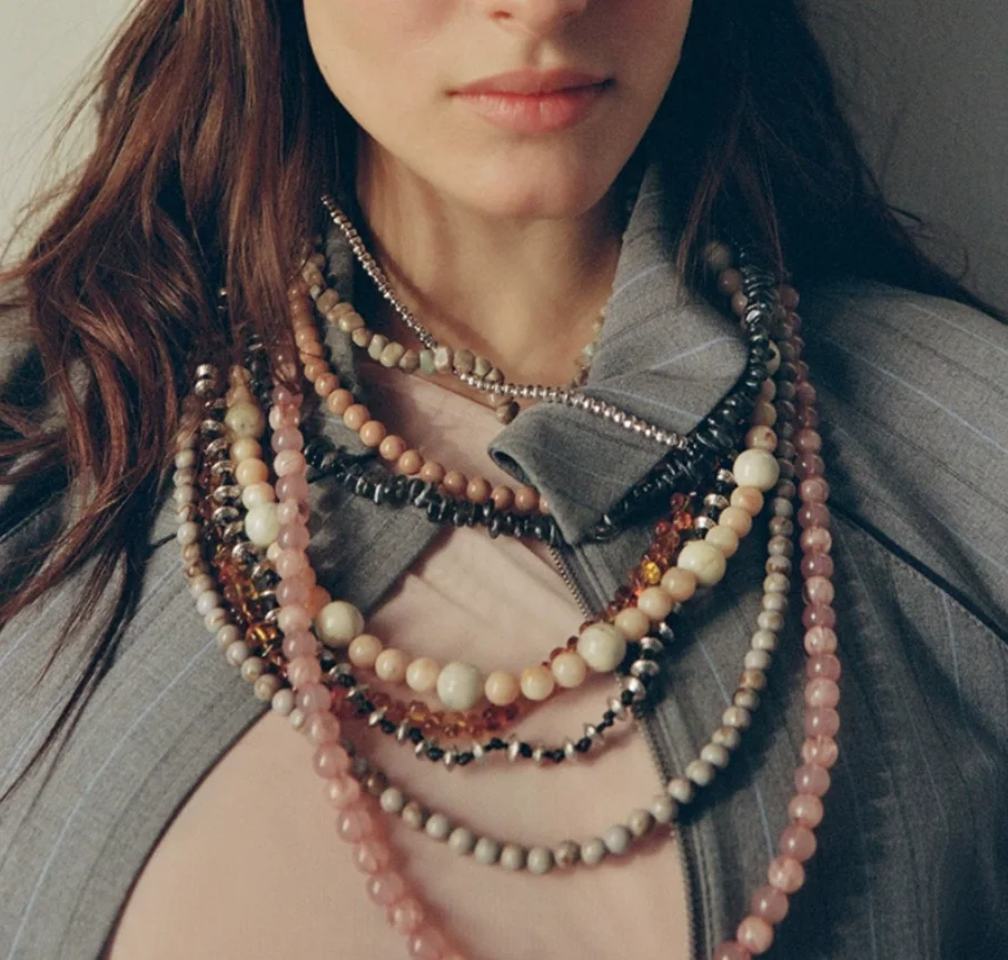 Многослойное колье ручной работы из бисера в богемном национальном стиле
Многослойное колье ручной работы из бисера в богемном национальном стиле