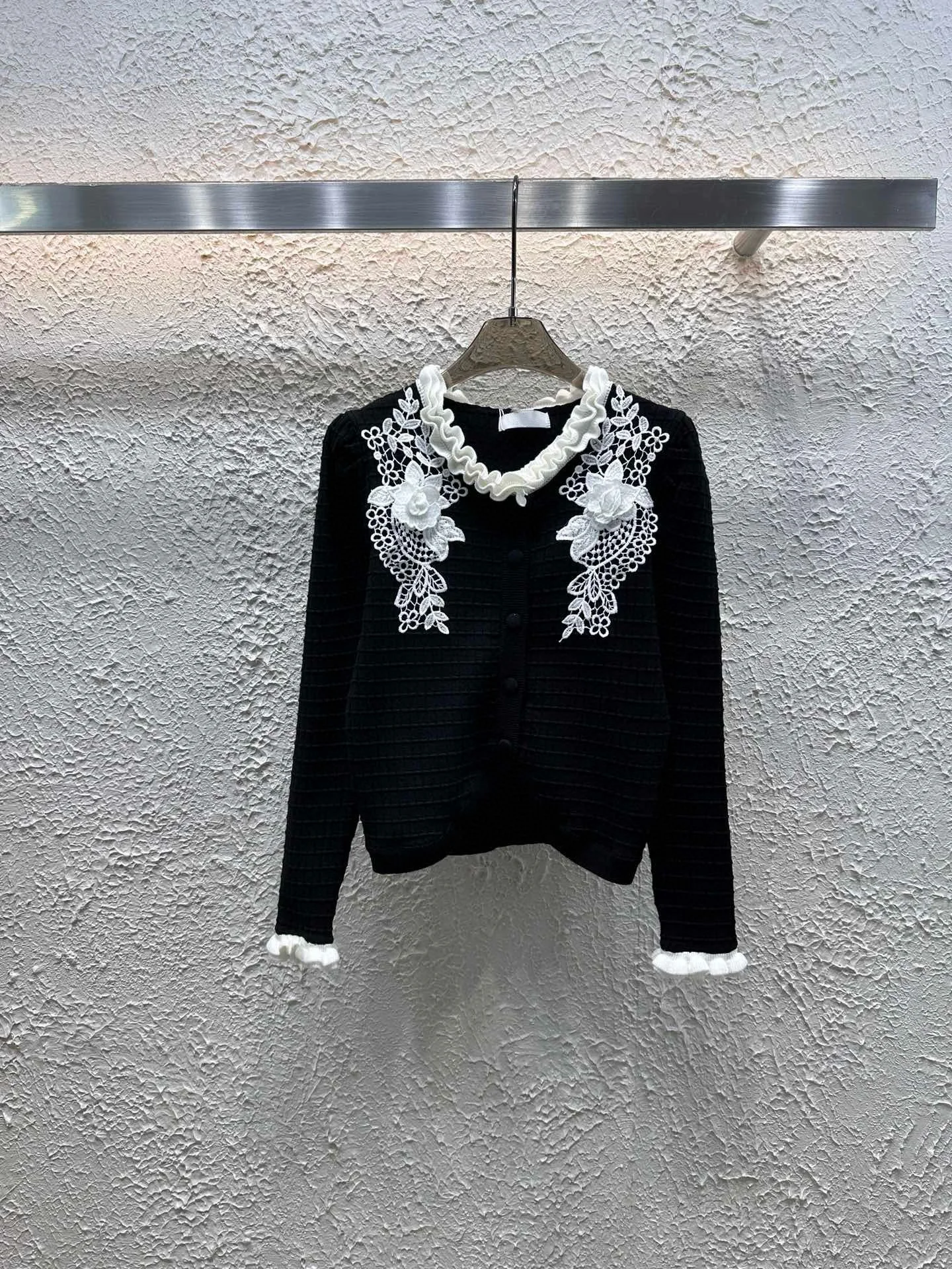 Spring Autumn New Women's Commute Chic Floral Patchwork Knitted Cardigan Comfortable Korean Fashion Sweater Jacket C183
Spring Autumn New Women's Commute Chic Floral Patchwork Knitted Cardigan Comfortable Korean Fashion Sweater Jacket C183