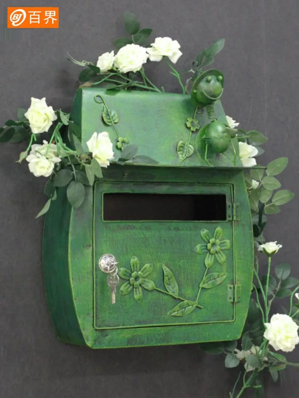 European retro villa pastoral creative wall-mounted mailbox decorative wrought iron mailbox household mailbox 
European retro villa pastoral creative wall-mounted mailbox decorative wrought iron mailbox household mailbox