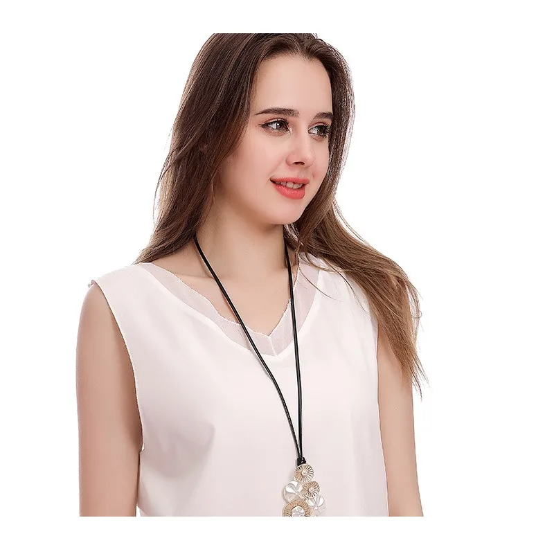 Exclusive for Fashion Versatile Sweater Chain Round Geometric Metal Trend High-end Women's Long Necklace
Exclusive for Fashion Versatile Sweater Chain Round Geometric Metal Trend High-end Women's Long Necklace