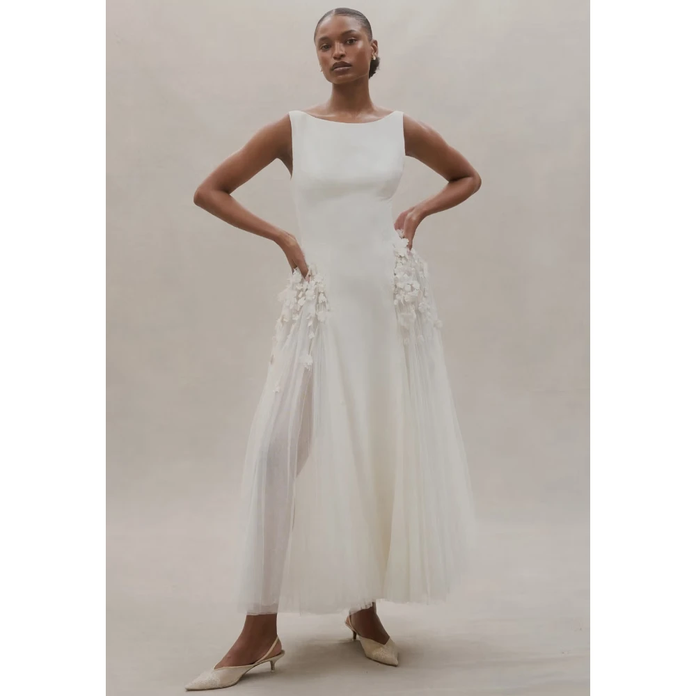 Customized Sleeveless Square Neck Floral Midi Tulle A-Line Gown 3D Appliques Low Back Hidden Zipper Bridal Reception CivilGarden
Customized Sleeveless Square Neck Floral Midi Tulle A-Line Gown 3D Appliques Low Back Hidden Zipper Bridal Reception CivilGarden