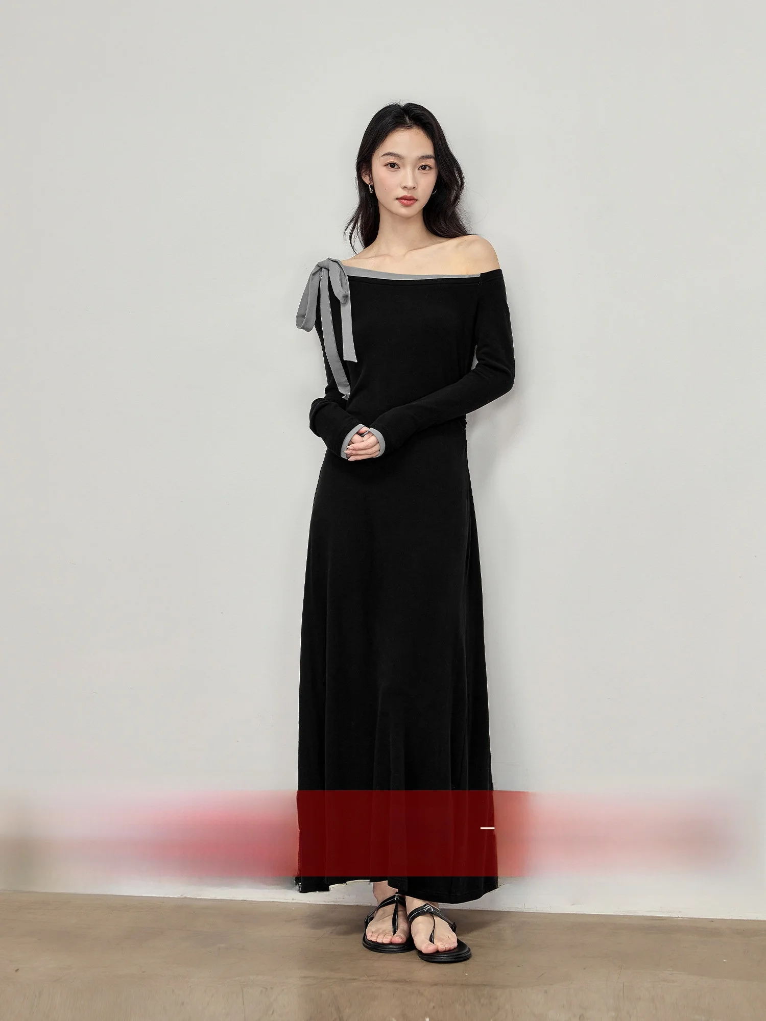 Black Knitted Long Dress Color Block Shoulder Design Sleeveless Slim Fit Casual Spring Autumn Women's Dress by Rising Shorties
Black Knitted Long Dress Color Block Shoulder Design Sleeveless Slim Fit Casual Spring Autumn Women's Dress by Rising Shorties