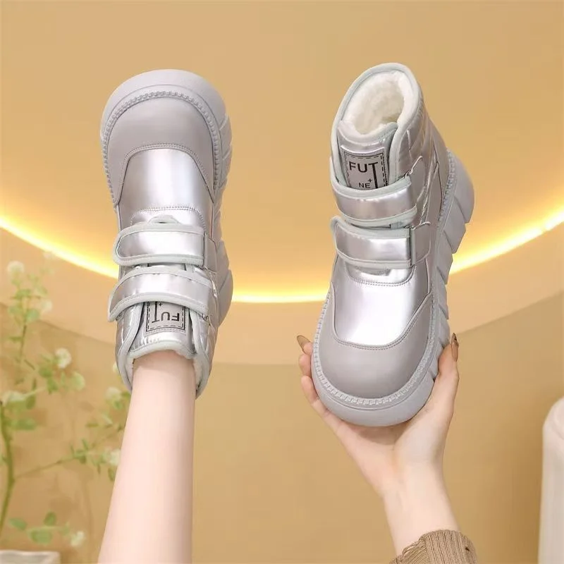 Girls Winter 2026 Cotton Boots Trendy Warm Waterproof Snow Boots for Kids Stylish Anti Slip Design
Girls Winter 2026 Cotton Boots Trendy Warm Waterproof Snow Boots for Kids Stylish Anti Slip Design