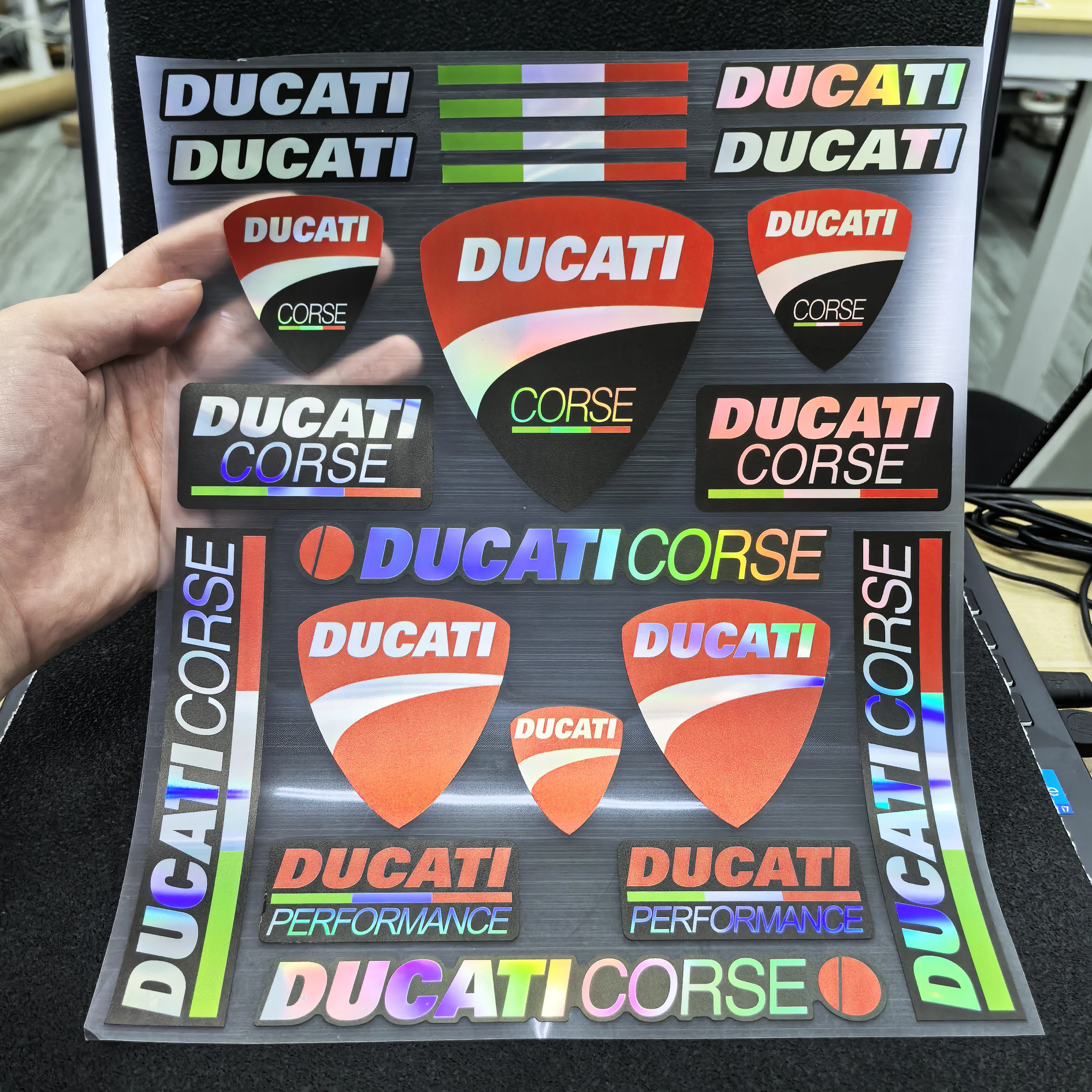 Новая наклейка с логотипом Laser Ducati, светоотражающая наклейка для гонок на мотоциклах
Новая наклейка с логотипом Laser Ducati, светоотражающая наклейка для гонок на мотоциклах