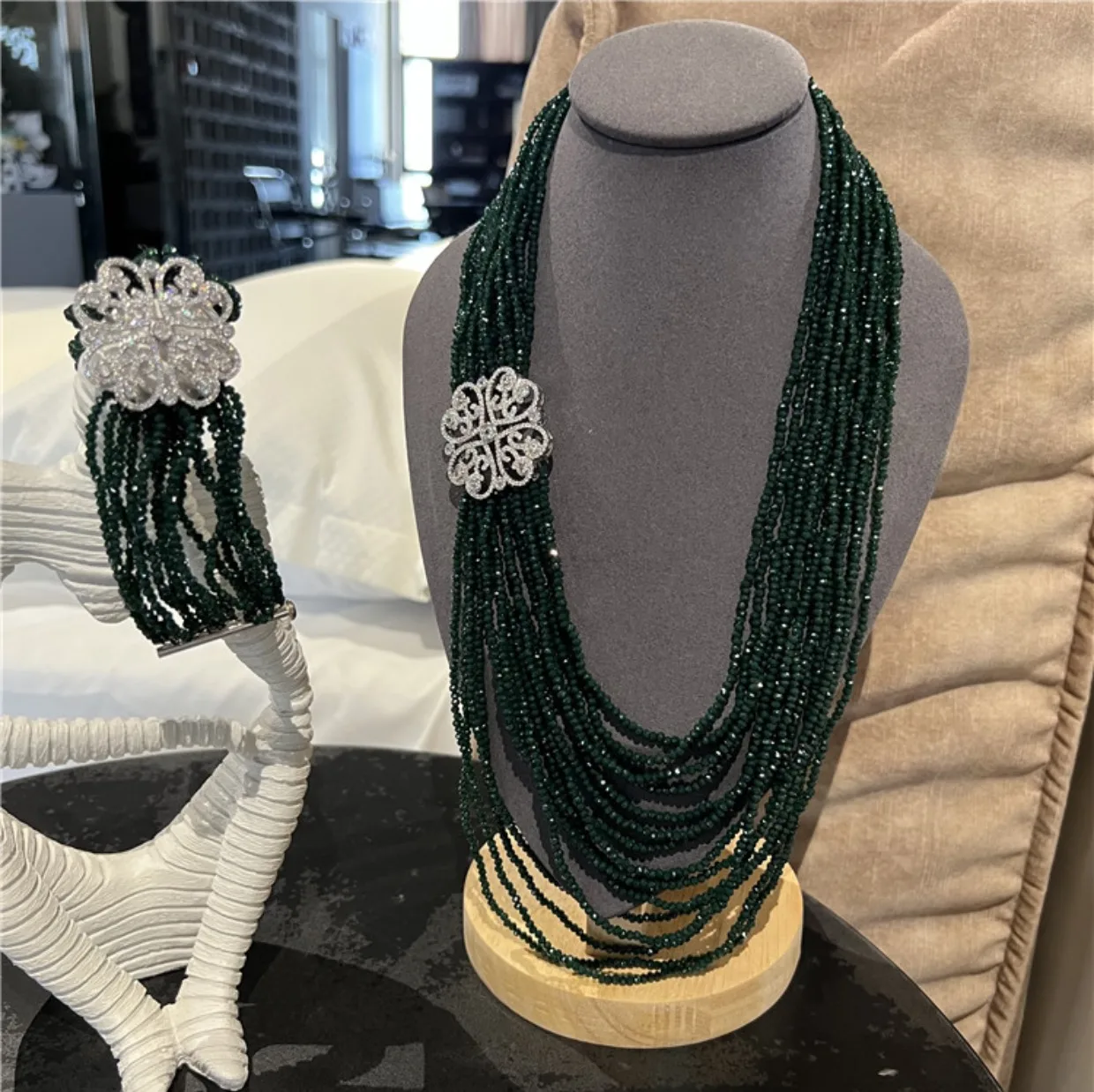 Ожерелье и браслет для женщин, ювелирное изделие с зеленым нефритом И кубическим цирконием, 15 нитей, 25-33 дюйма
Ожерелье и браслет для женщин, ювелирное изделие с зеленым нефритом И кубическим цирконием, 15 нитей, 25-33 дюйма