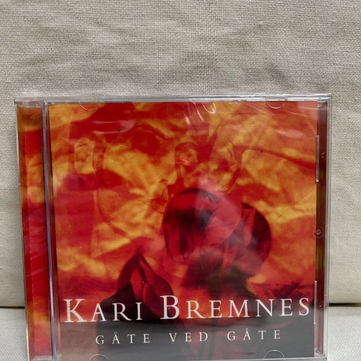 Kari Bremnes GÅTE VED GÅTE Folk Music CD Norwegian Folk Album Audiophile Vocal Nordic Classic Music Record for Folk Lovers
Kari Bremnes GÅTE VED GÅTE Folk Music CD Norwegian Folk Album Audiophile Vocal Nordic Classic Music Record for Folk Lovers