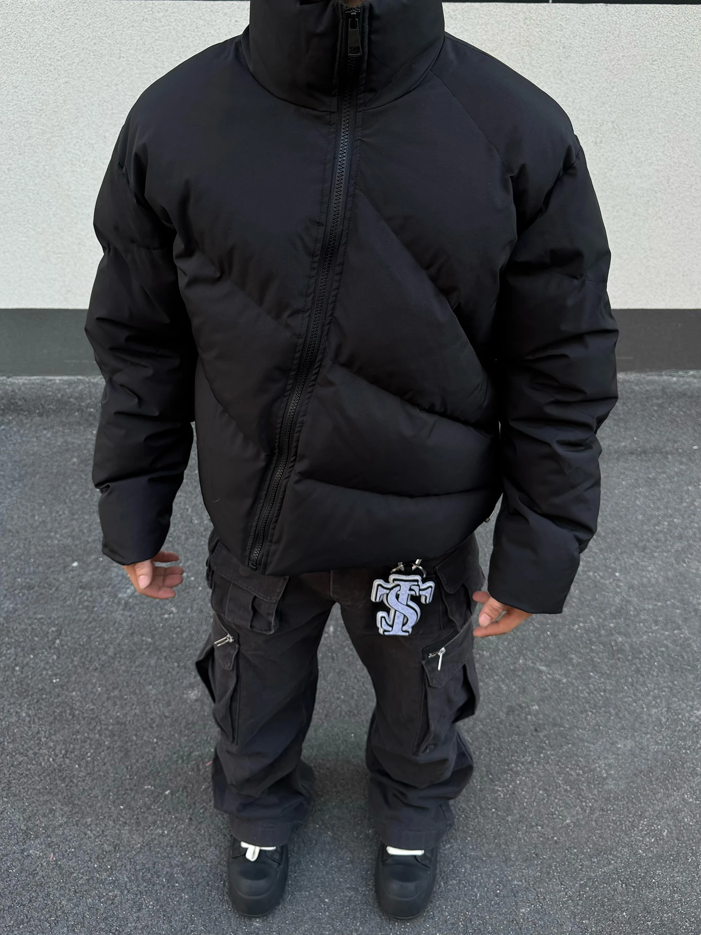 Мужская зимняя хлопковая куртка с асимметричной молнией, свободного кроя, в американском стиле, из полиэстера, утепленная, теплая.
Мужская зимняя хлопковая куртка с асимметричной молнией, свободного кроя, в американском стиле, из полиэстера, утепленная, теплая.