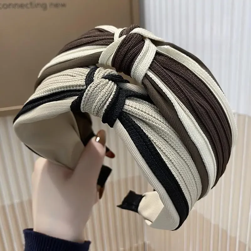 Simple and fashionable press new Korean wide-brimmed hair accessory striped adult hairpin 2025 headband women's knot headband
Simple and fashionable press new Korean wide-brimmed hair accessory striped adult hairpin 2025 headband women's knot headband