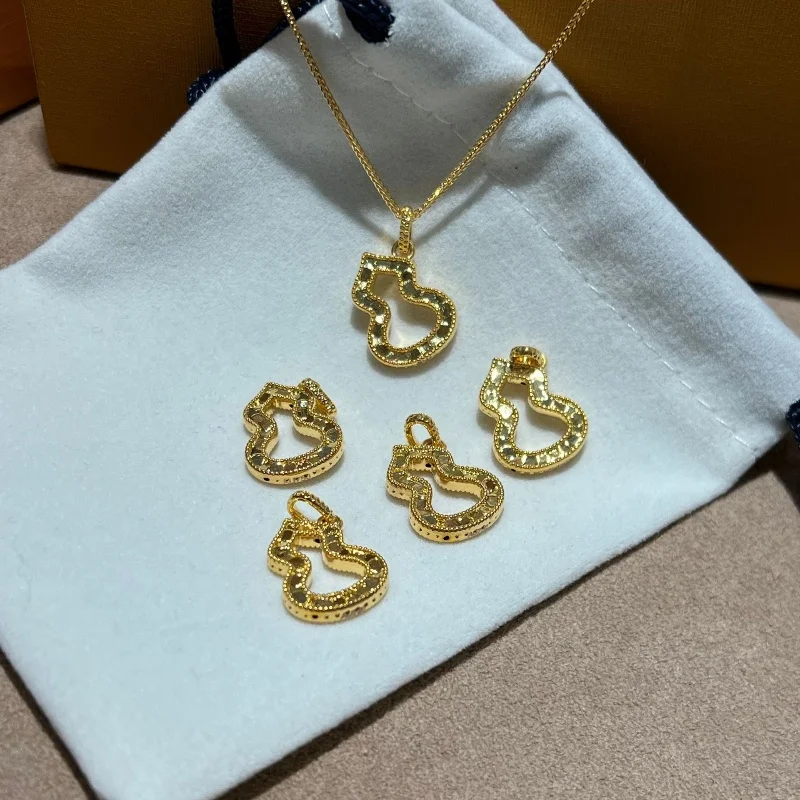 LABB Real 18K gold gourd pendant Au750 gold broken ice hollow frame Fulu pendant women's boutique jewelry gift D0187
LABB Real 18K gold gourd pendant Au750 gold broken ice hollow frame Fulu pendant women's boutique jewelry gift D0187