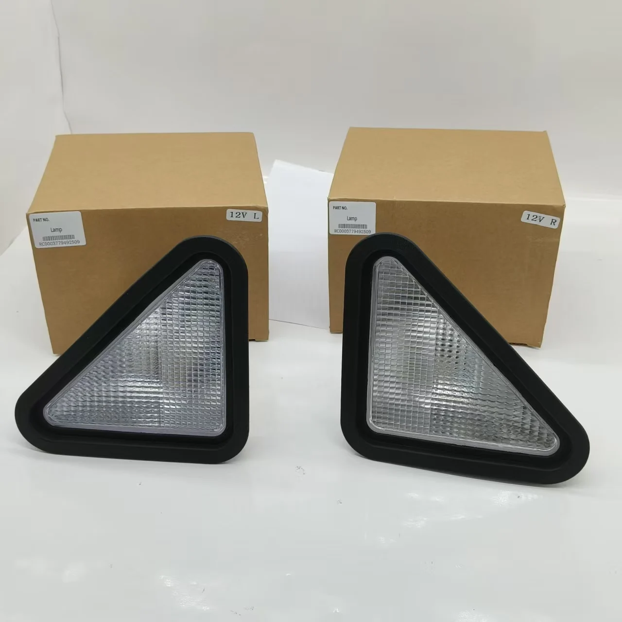 6718042 6718043 12V 50W left and right headlights suitable for excavator headlight replacement
6718042 6718043 12V 50W left and right headlights suitable for excavator headlight replacement