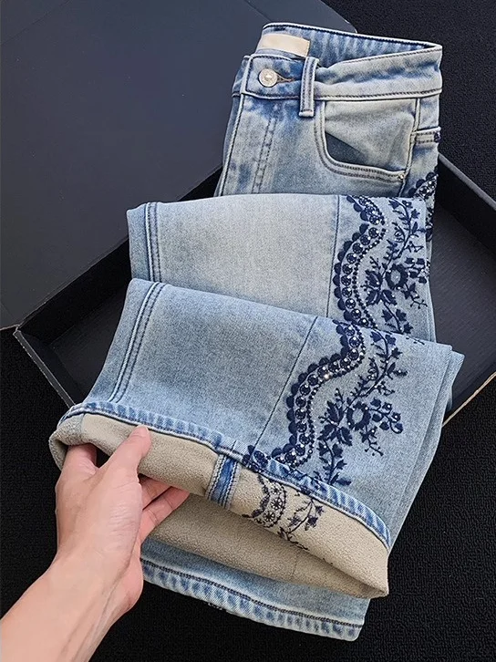 Ретро-джинсы с вышивкой, повседневные, синие, женские, свободного кроя, с высокой талией, широкие штанины, весенняя новинка, стильные
Ретро-джинсы с вышивкой, повседневные, синие, женские, свободного кроя, с высокой талией, широкие штанины, весенняя новинка, стильные