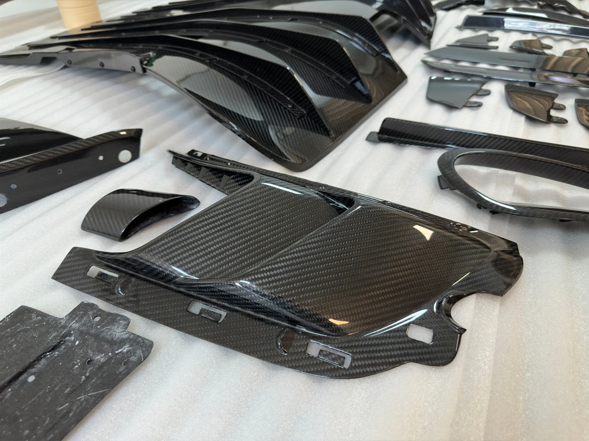 992 GT3 RS OEM Style Front Fender Air Intake Fitment Dry Carbon Fiber Body Kit Automotive Accessories for 911 GT3 RS
992 GT3 RS OEM Style Front Fender Air Intake Fitment Dry Carbon Fiber Body Kit Automotive Accessories for 911 GT3 RS