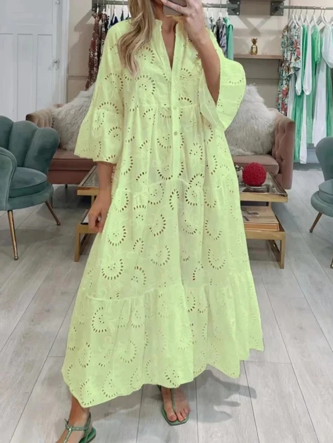 New Long Lace Sleeve V-Neck French Style Dress Women Sexy Hollow out Pure Color Maxi Dress Cotton Knee-Length Gown
New Long Lace Sleeve V-Neck French Style Dress Women Sexy Hollow out Pure Color Maxi Dress Cotton Knee-Length Gown