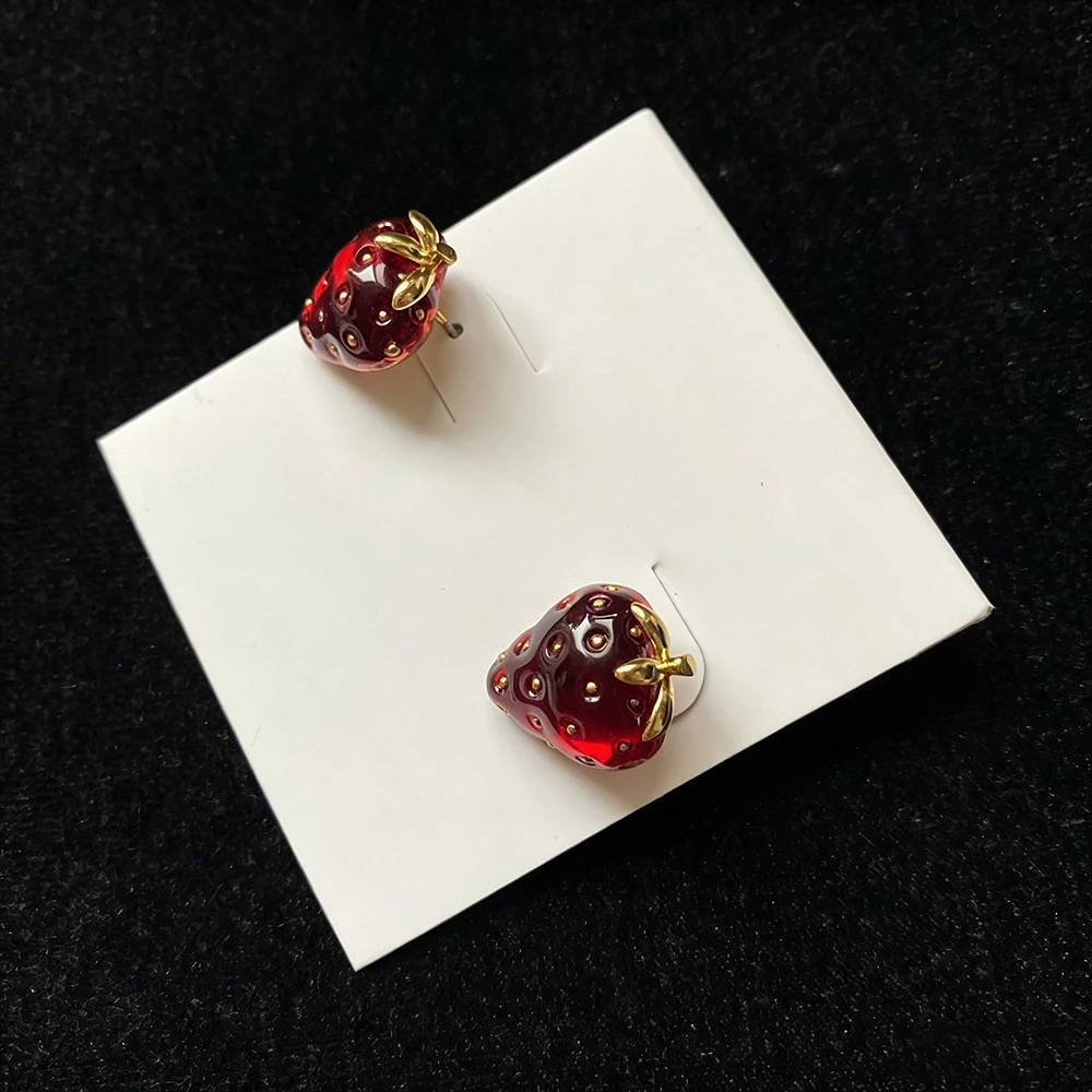 VKVVA Fashion Jewelry Strawberry Stud Earrings, Coquette Cute Aesthetic Dainty Fruit Charm Jewelry Trend Gift for Her Daily Wear
VKVVA Fashion Jewelry Strawberry Stud Earrings, Coquette Cute Aesthetic Dainty Fruit Charm Jewelry Trend Gift for Her Daily Wear