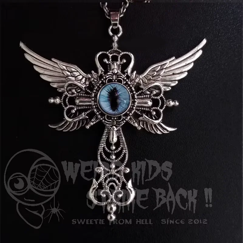 Necklace Vintage Blue Devil's Eye Necklace Creative Devil's Wings Cross Pendant Jewelry Party Accessory Gift
Necklace Vintage Blue Devil's Eye Necklace Creative Devil's Wings Cross Pendant Jewelry Party Accessory Gift