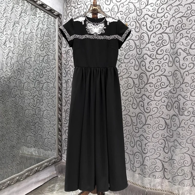 Top Quality New 2023 Autumn Dress Women White Butterfly Embroidery Deco Velvet Patchwork Elegant Party Black Dress Vestidos
Top Quality New 2023 Autumn Dress Women White Butterfly Embroidery Deco Velvet Patchwork Elegant Party Black Dress Vestidos