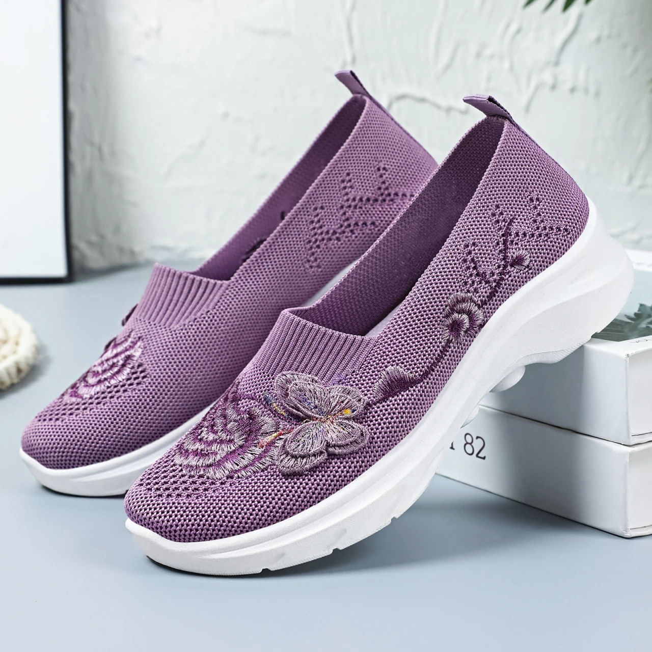 Women's Cloth Shoes, Comfortable and Breathable, Hollow Soft Sole Mesh Shoes, Slip-on with Thick Non-slip Sole, Mom Shoes
Women's Cloth Shoes, Comfortable and Breathable, Hollow Soft Sole Mesh Shoes, Slip-on with Thick Non-slip Sole, Mom Shoes