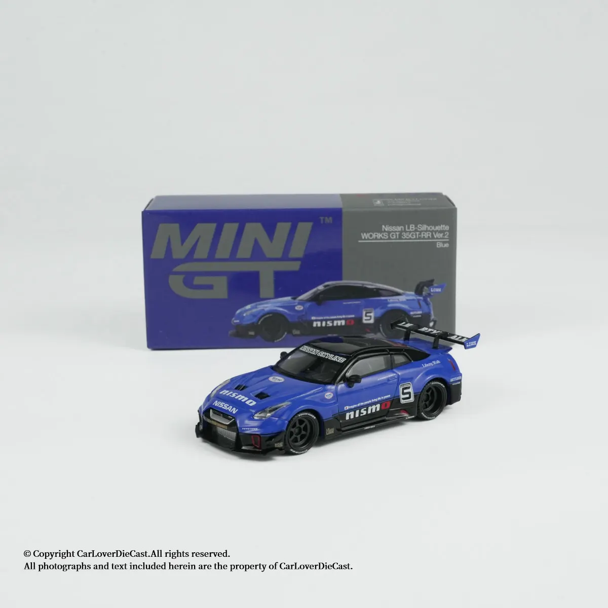 MINI GT 1:64 #1124 Nissan GT-R R35 Blue Alloy Die-cast Model, Collectible Car for Display & Gift
MINI GT 1:64 #1124 Nissan GT-R R35 Blue Alloy Die-cast Model, Collectible Car for Display & Gift