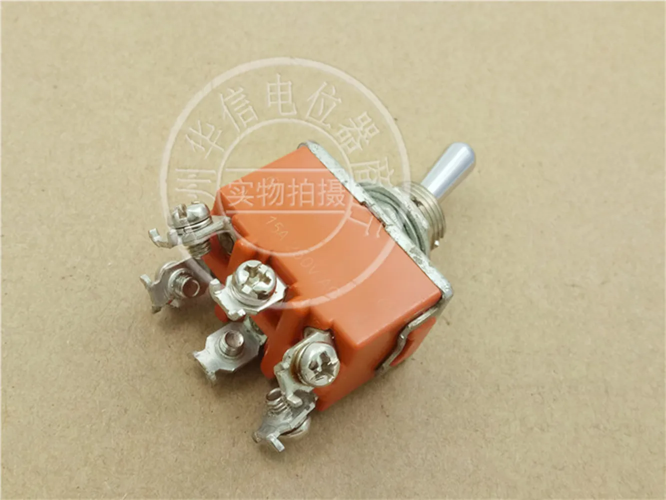 Оригинальный новый 100% кнопочный переключатель T215N-SF 6pin 2gear 15A250VAC ON-ON
Оригинальный новый 100% кнопочный переключатель T215N-SF 6pin 2gear 15A250VAC ON-ON