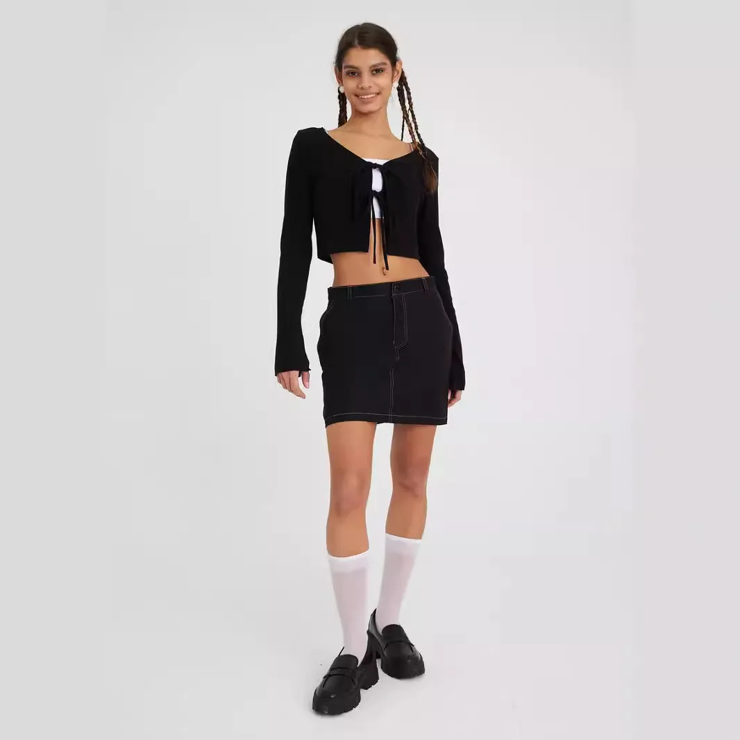 Sexy American Retro Hot Girls Tops Long Sleeve Short Solid Color Black Knitted Cardigan Bow Belt Design Sense Women's Style Tee
Sexy American Retro Hot Girls Tops Long Sleeve Short Solid Color Black Knitted Cardigan Bow Belt Design Sense Women's Style Tee