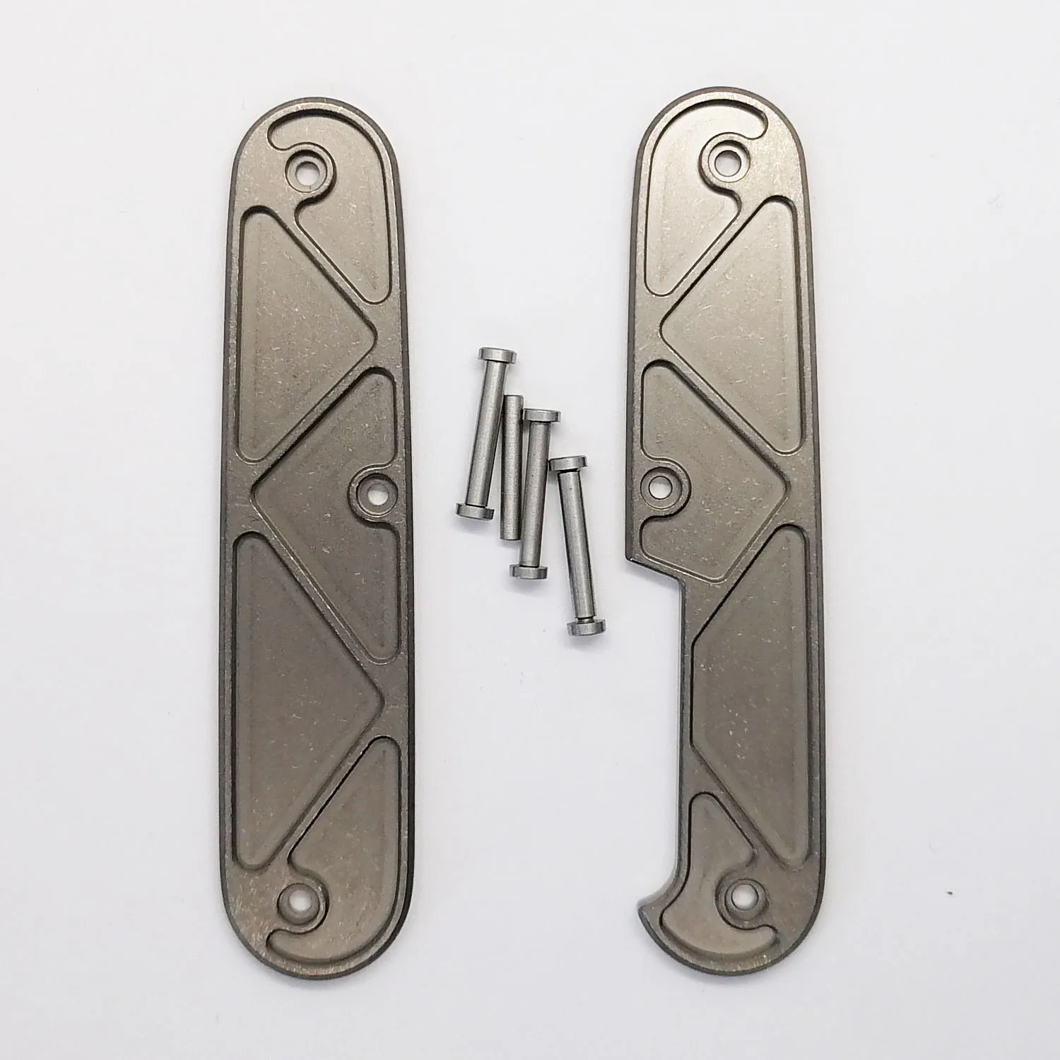 1 Pair Custom Made Titanium Alloy Scales for 84 mm Victorinox Swiss Army Knife
1 Pair Custom Made Titanium Alloy Scales for 84 mm Victorinox Swiss Army Knife