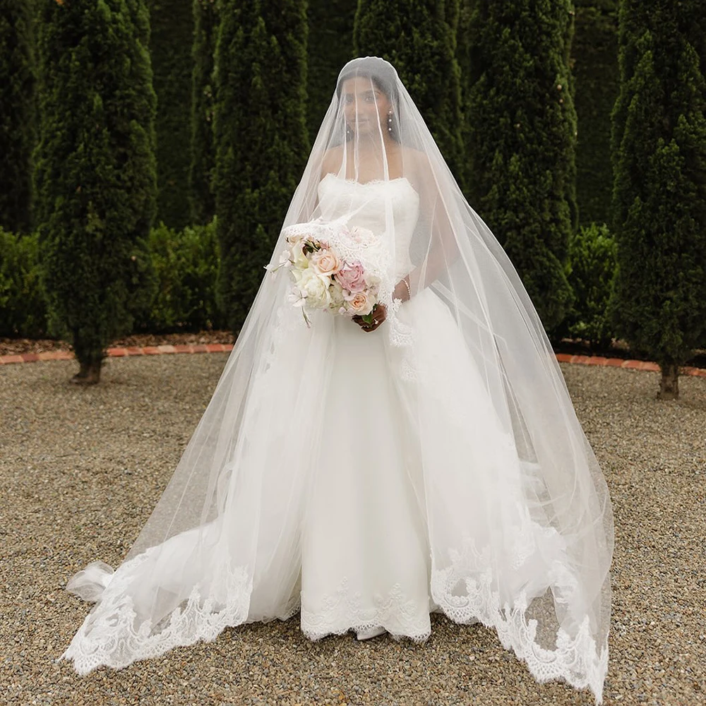 White Wedding Dresses with Strapless Sleeveless Mermaid Detachable Train Lace Brides Dress Garden Beach Bridal Gown Customized
White Wedding Dresses with Strapless Sleeveless Mermaid Detachable Train Lace Brides Dress Garden Beach Bridal Gown Customized