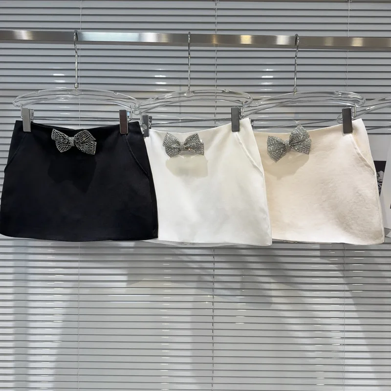 BORVEMAYS 2024 Summer New Solid Color High Waist Simple All-match Diamonds Bow Slim Skirts Women WZ8600
BORVEMAYS 2024 Summer New Solid Color High Waist Simple All-match Diamonds Bow Slim Skirts Women WZ8600