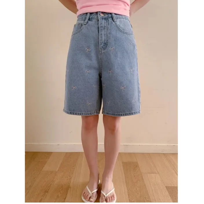 High Waist Versatile Knot Embroidered Five-Quarter Denim Shorts Casual Straight Leg Jeans Cotton 100% Summer Shorts
High Waist Versatile Knot Embroidered Five-Quarter Denim Shorts Casual Straight Leg Jeans Cotton 100% Summer Shorts
