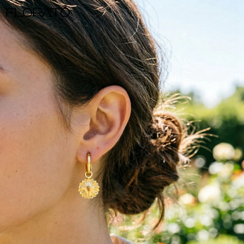 2026 New Vintage Gold Color Round Pendant Hoop Earrings for Women 925 Silver Needle Fashion Flower Earrings Fine Jewelry Gift
2026 New Vintage Gold Color Round Pendant Hoop Earrings for Women 925 Silver Needle Fashion Flower Earrings Fine Jewelry Gift