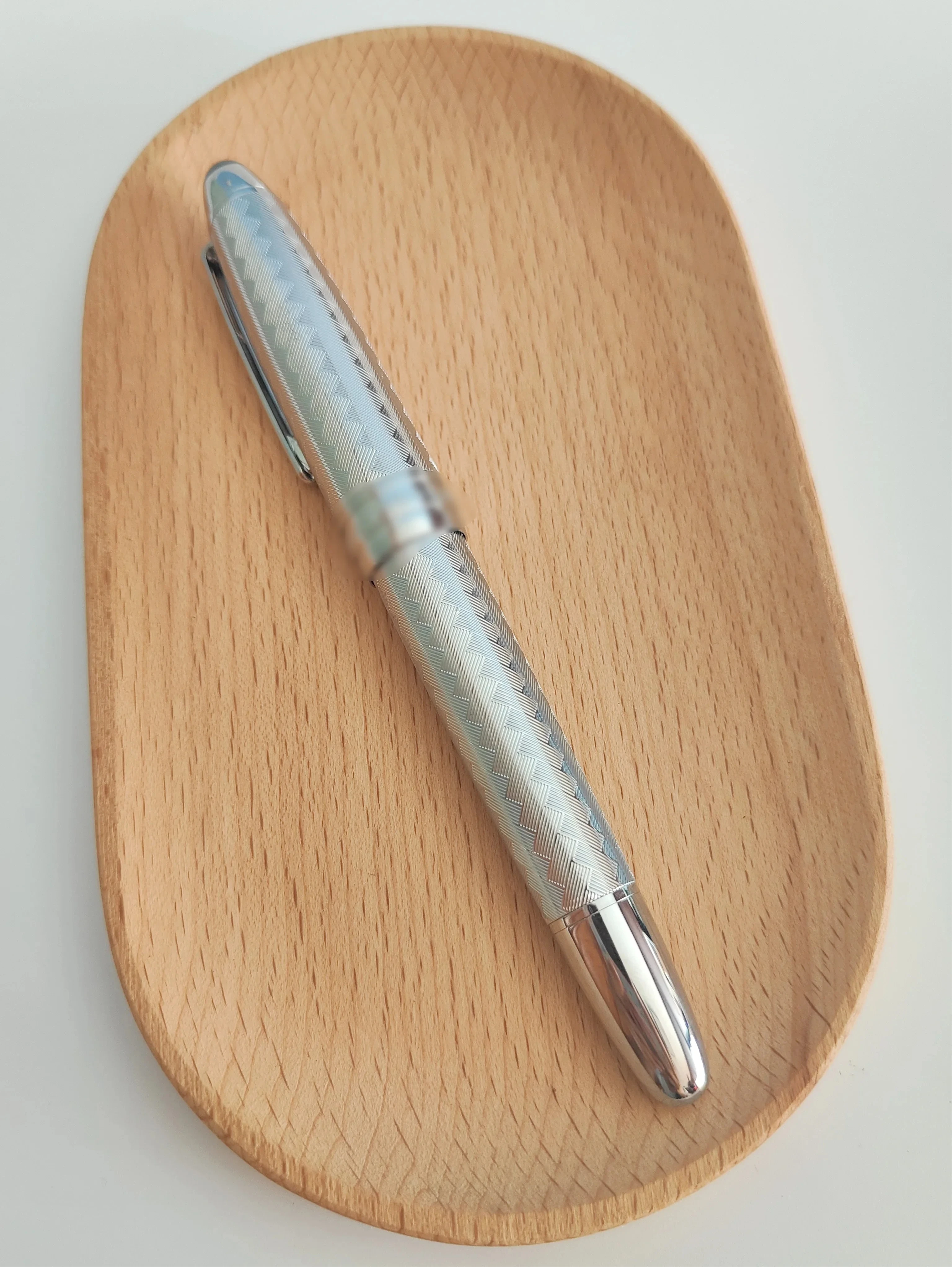 Lemon M8 Metal Piston Ink Calligraphy Fountain Pen Soft Blade Long Knife Pen Nib Hand-Polished Writing Stationery Gift
Lemon M8 Metal Piston Ink Calligraphy Fountain Pen Soft Blade Long Knife Pen Nib Hand-Polished Writing Stationery Gift