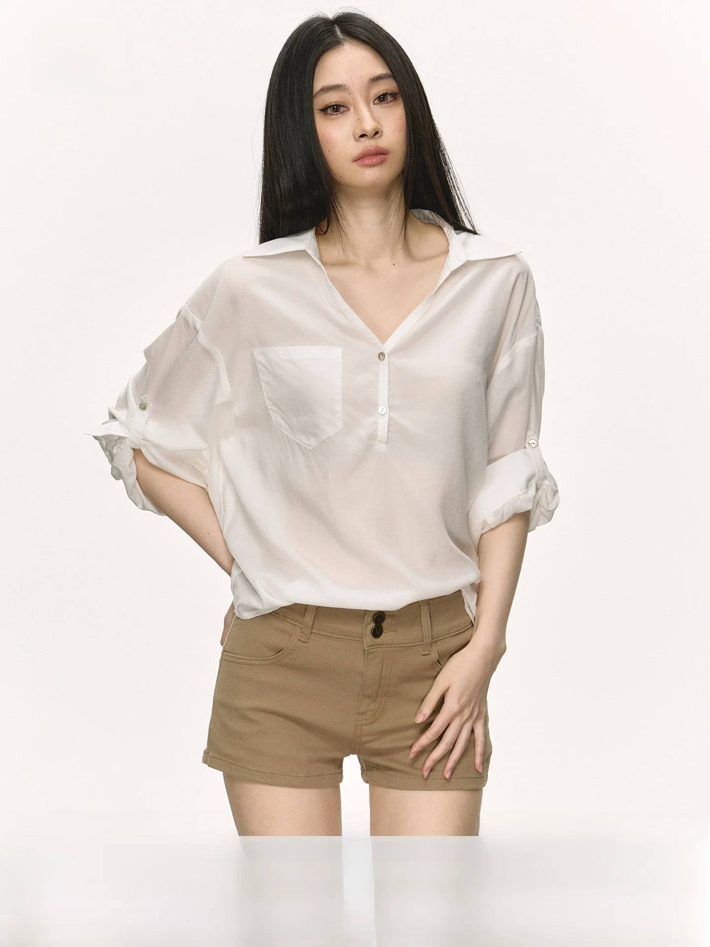 Anna Aneae Summer Loose V-neck Silk Linen Shirt Women Casual Style Sun Protection Loose Slimming Comfortable Top
Anna Aneae Summer Loose V-neck Silk Linen Shirt Women Casual Style Sun Protection Loose Slimming Comfortable Top